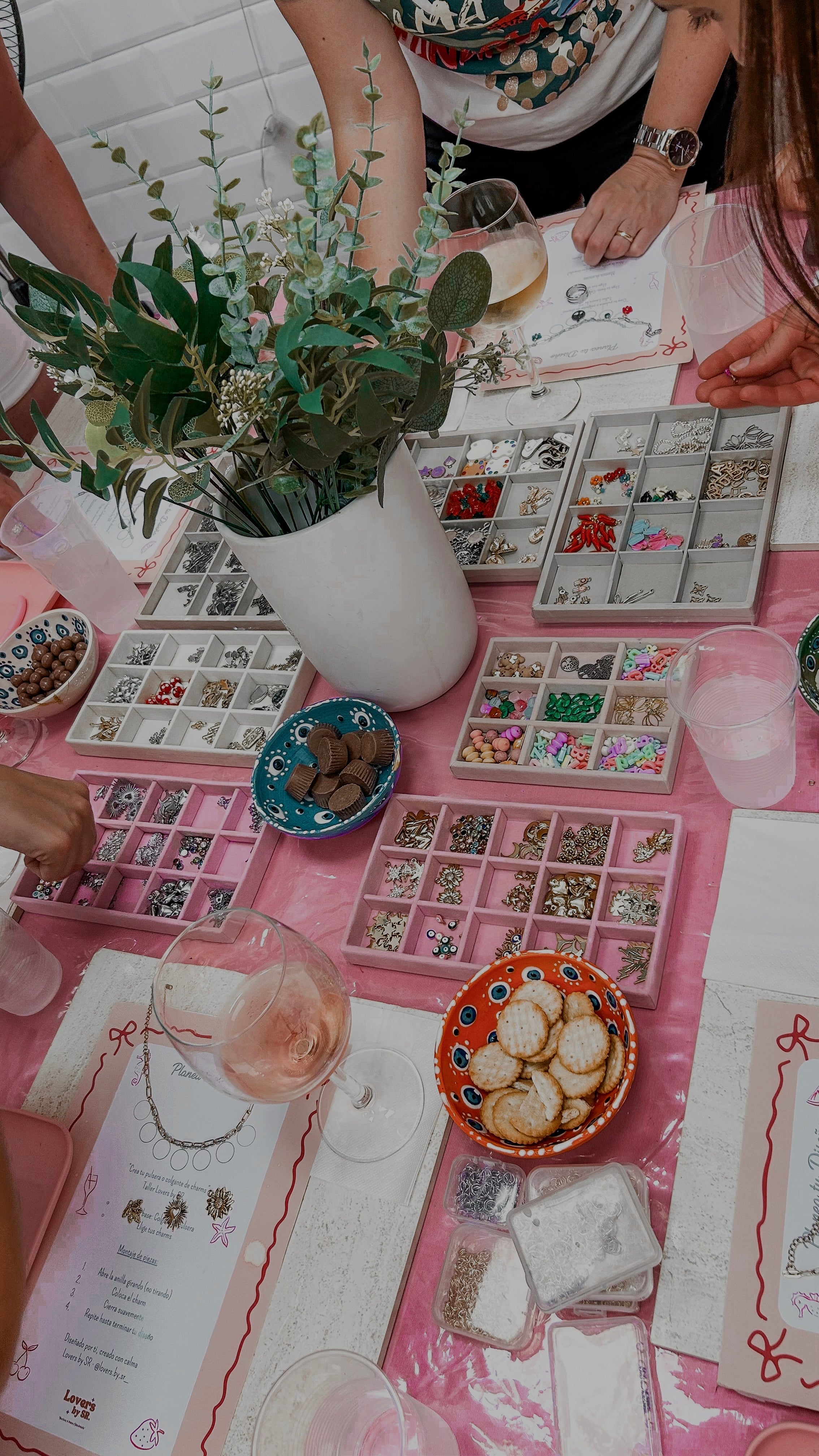 Taller de joyas y vino ilimitado