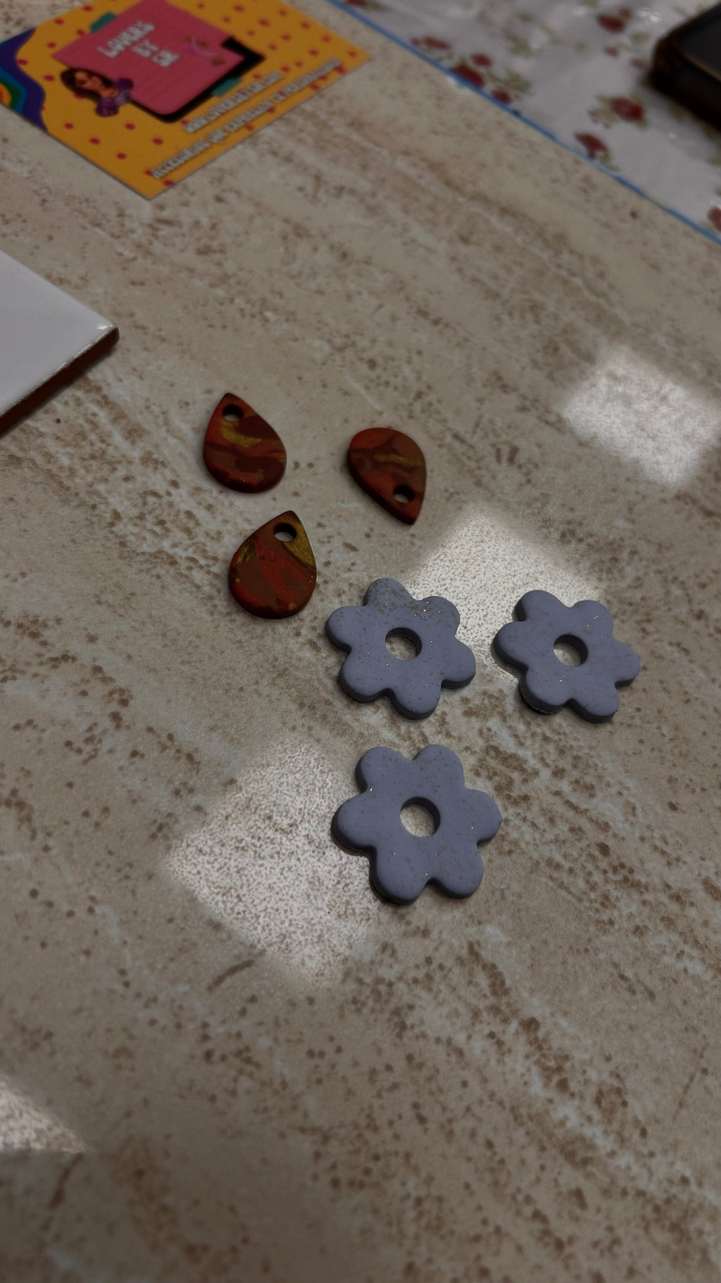 Taller de un día· Pendientes de arcilla polimérica