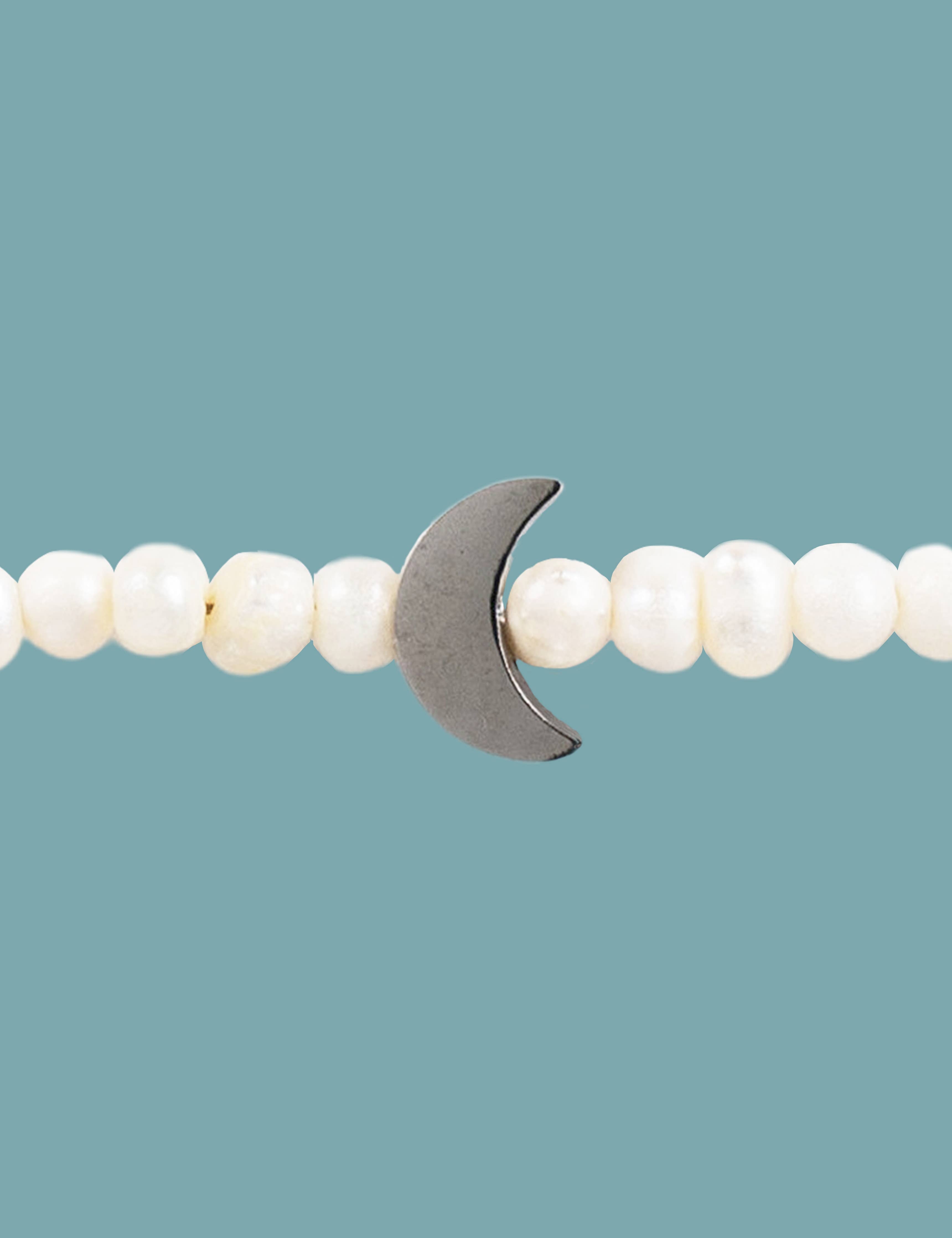 Pulsera handmade Luna S/ Perla de río + Acero inoxidable + Hilo macramé