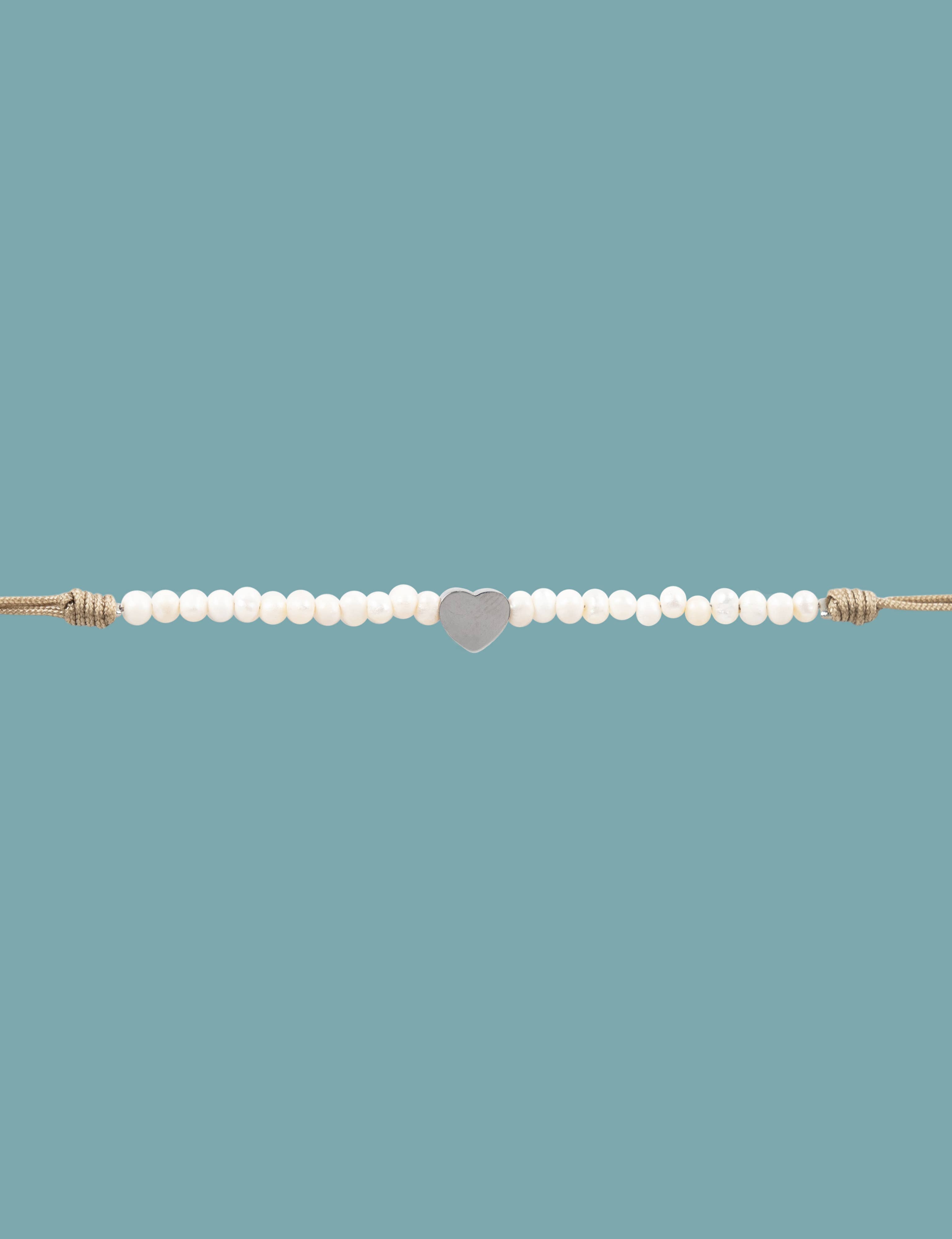 Pulsera handmade  Corazón/ Perla de río + Acero inoxidable + Hilo macramé