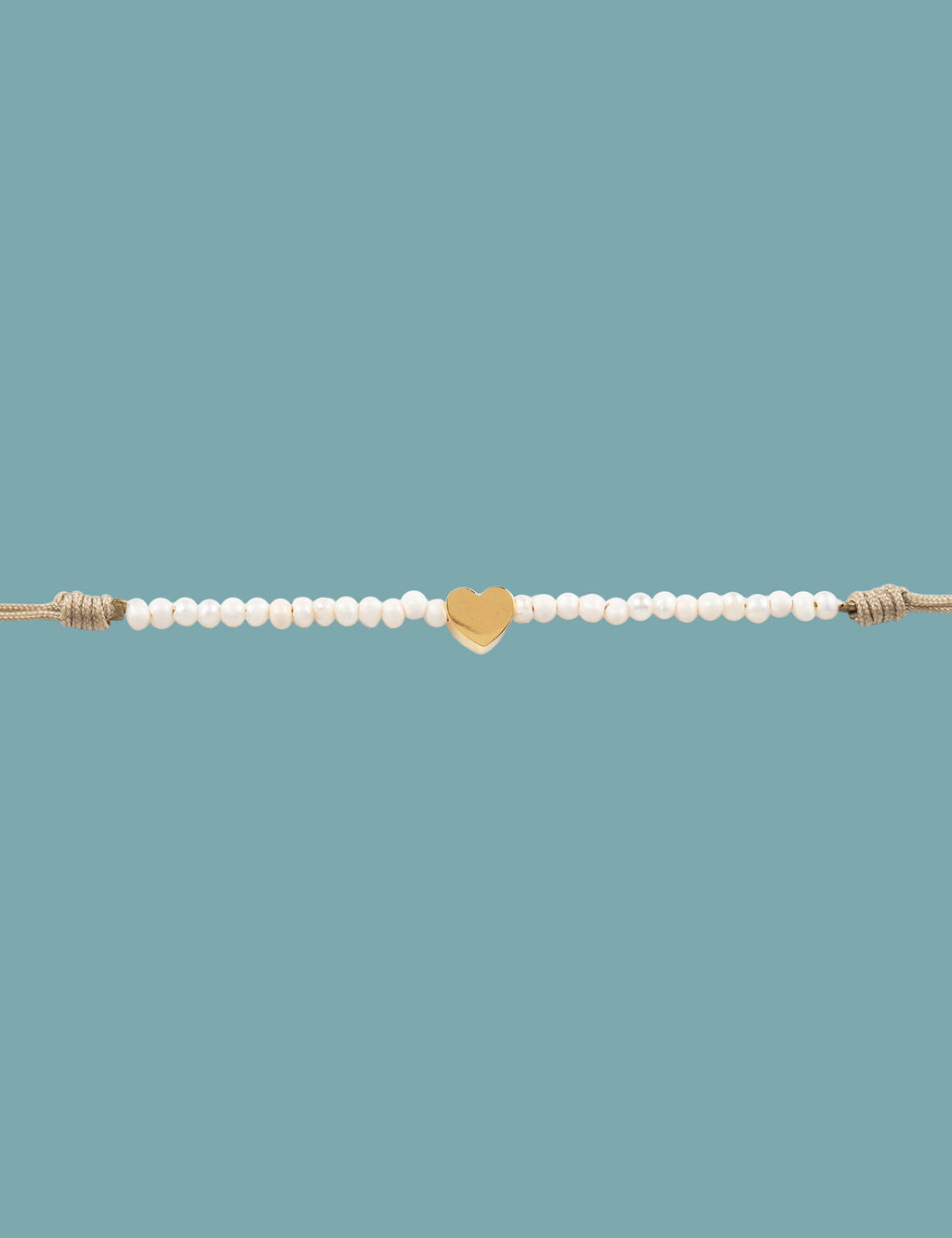Pulsera handmade  Corazón/ Perla de río + Acero inoxidable + Hilo macramé