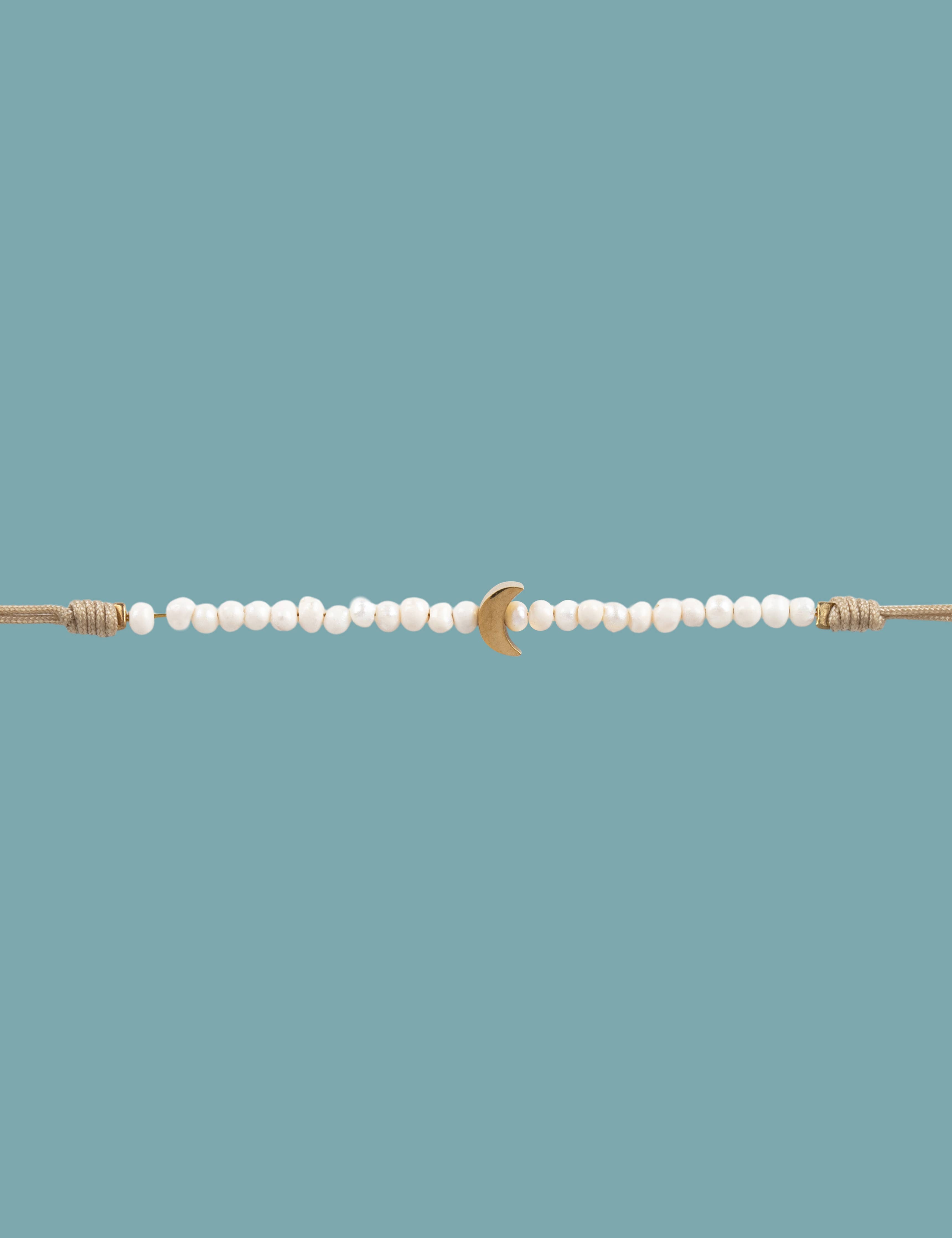 Pulsera handmade Luna S/ Perla de río + Acero inoxidable + Hilo macramé