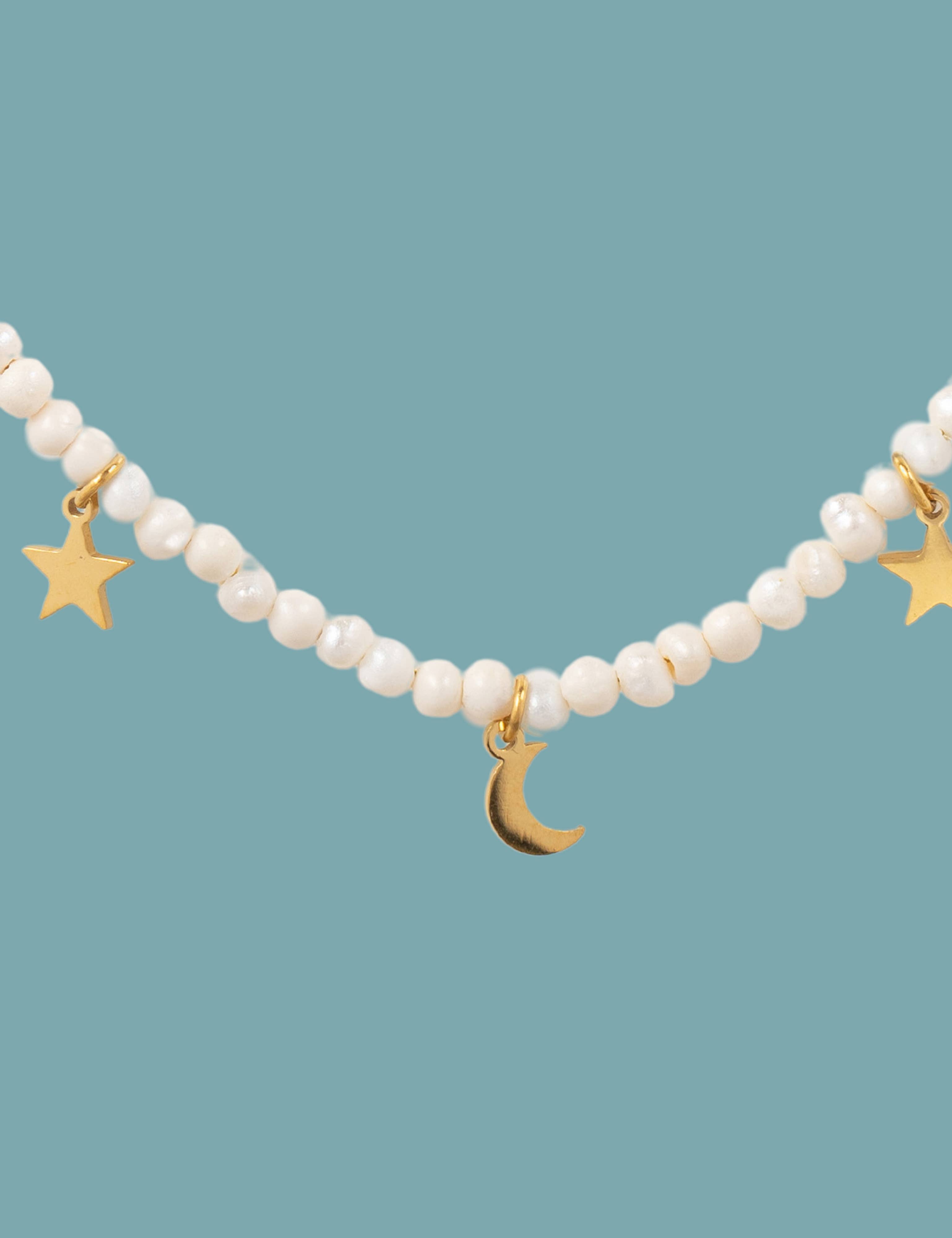 Gargantilla Estrella y luna S / Perla de río + Acero + Hilo macramé